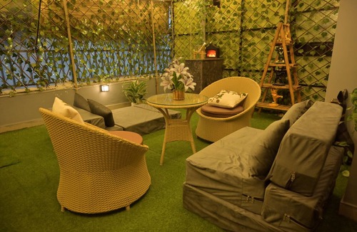 Gurugram Apartment | SkyNest stays- A unique terrace garden | Near cyber hub galleria market |