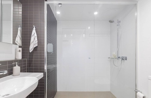 Milton Apartment | Smart Home, Voice control,Netflix & Sauna & Steam