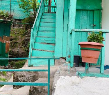 Manali Bed & Breakfast | Snow Pearl entire cottage 4rooms B&B