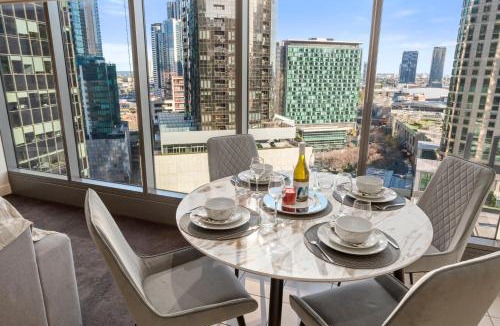 Southbank Apartment | Sophisticated Designer Condo W River & City Views