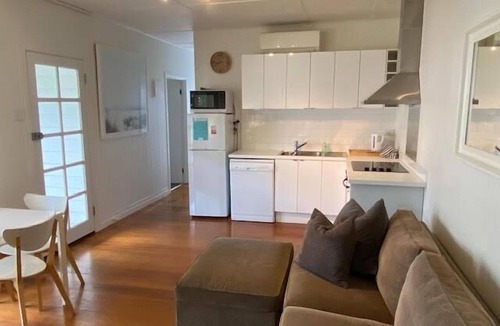 Sorrento Cottage | Sorrento Beach Cottages #2 - Gorgeous beach cottages with a 2 min walk to Sorrento shops.