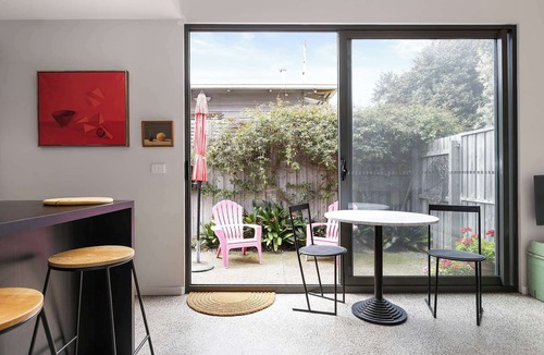 Norlane House | Spacious 1-Bed Townhouse in Norlane