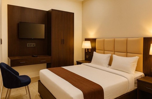 Taj Ganj Hotel | Spacious 14-bedroom hotel in soothing Agra with AC comfort