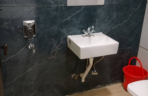 Taj Ganj Hotel | Spacious 14-bedroom hotel in soothing Agra with AC comfort