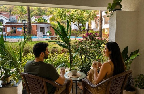 Arpora Apartment | Spacious 2BHK Poolside Condo Nestled in the Foothills - Mins from Beaches.