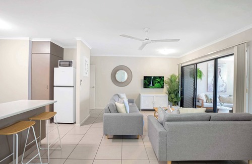 Cairns North Apartment | Spacious 3 Bedroom Retreat with Pool and Courtyard