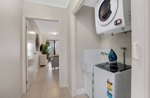 Cairns North Apartment | Spacious 3 Bedroom Retreat with Pool and Courtyard