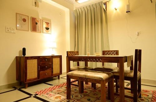 Varanasi Apartment | Spacious 3BHK Apartment for Families, Work and Couples - Lift, Parking, Wi-Fi