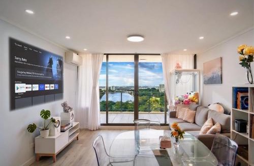 Wolli Creek Apartment | Spacious 3BR Waterfront Apt Pool Gym Free Parking