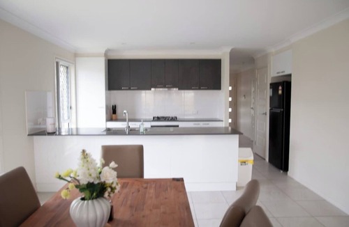 Springfield Lakes House | Spacious 4 bedrooms house in Springfield lakes