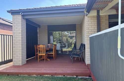 Melton South House | Spacious 4-Bedroom House Near Cobblebank Station