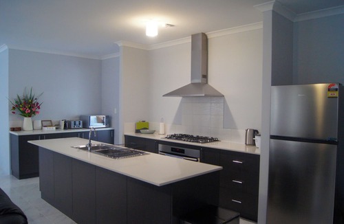 Baldivis House | Spacious 4 Bedroom Baldivis Home - Can Sleep Up to 8 Guests!