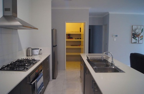 Baldivis House | Spacious 4 Bedroom Baldivis Home - Can Sleep Up to 8 Guests!