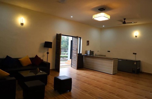 Gurugram House | Spacious 5-bedroom farmhouse in cool Gurugram with AC, WiFi