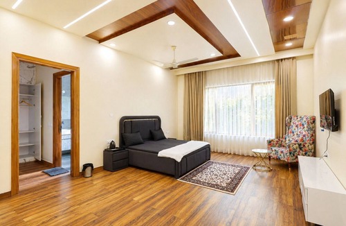 Gurugram House | Spacious 5-bedroom farmhouse in tranquil Gurugram with AC