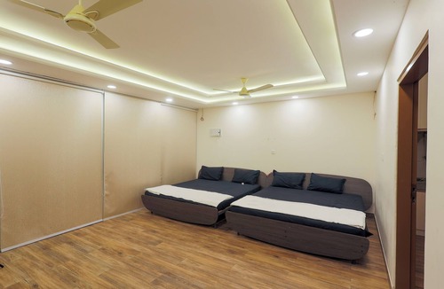 Gurugram House | Spacious 5-bedroom farmhouse in tranquil Gurugram with AC