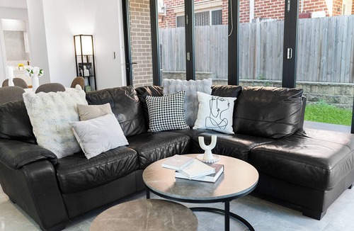West Ryde House | *Spacious 5BR West Ryde Home Parking Perfect for Groups
