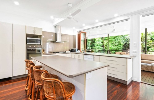 Aeroglen House | Spacious 7-Bedroom Queenslander Retreat | Privacy, Comfort & Bushland Serenity