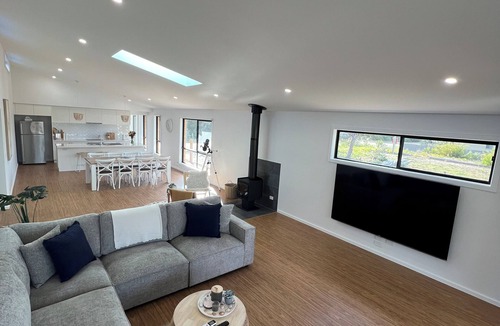 Golden Beach House | Spacious and lux 3-bedroom house in lovely Golden Beach for relaxing stays