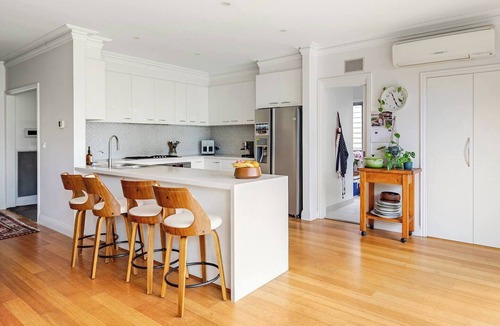 Elwood House | Spacious Bayside Elwood Home. Walk to the beach, the botanical gardens, cafes.