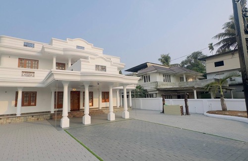 Perumbavoor House | Spacious, fully air-conditioned 4-bedroom ensuite home