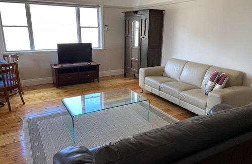 Flora Hill House | Spacious House, 5 bedrooms, plus study and large backyard