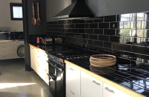 Rye House | Spacious industrial coastal house. Walking distance to Rye Ocean Beach.