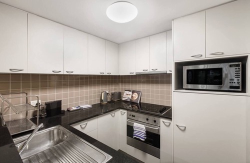 Chinatown Apartment | Spacious Inner city Stay with King Bed and Balcony