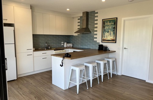 Loch Sport House | Spacious modern Gem Cozy Haven free Wi-Fi & near Beach, Lake & National Park.