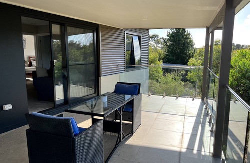 Loch Sport House | Spacious modern Gem Cozy Haven free Wi-Fi & near Beach, Lake & National Park.