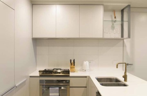 Northcote Apartment | Spacious New 2 BDR with City Views