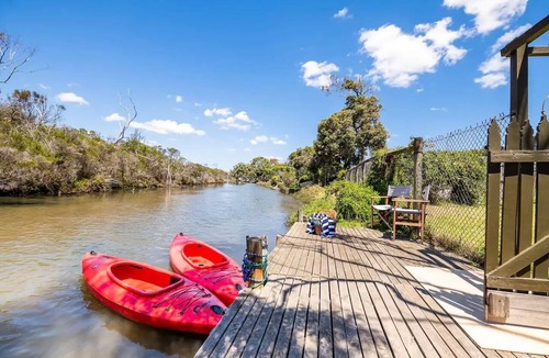 Seaford House | Spacious riverfront beach house getaway