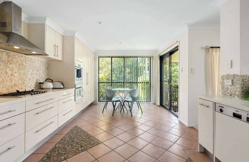 Mount Ommaney House | Spacious & Serene! 3Bed/2Bath/2+Cars ~ House