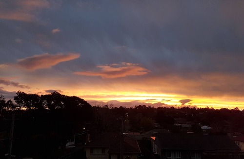 Mitcham Apartment | Spectacular views - Gorgeous balcony sunsets