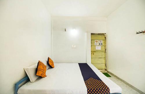 Sihora Hotel | SPOT ON by OYO Krishna Market And Lodge