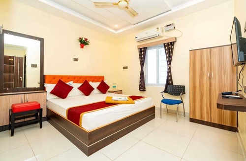 Rameshwaram Hotel | Sree Kumaran Residence by Royal stay
