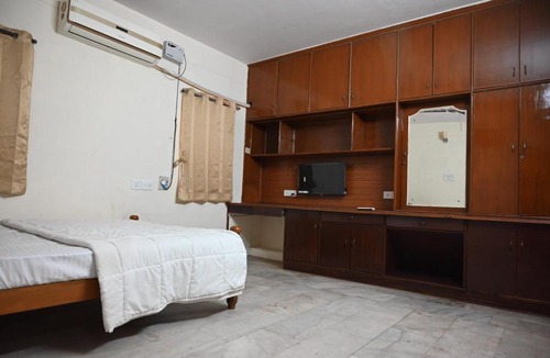 Perambur Purasavakam Bed & Breakfast | Sri Laali
