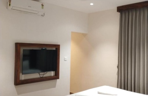 5th Block Hotel | SRS Elegance Suites