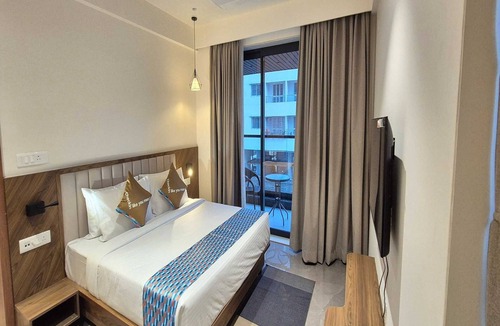 Gonda House | Standard King Roompalette Fairmont Gonda