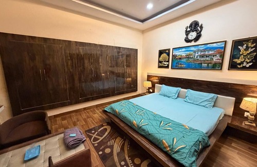 Allahabad Bed & Breakfast | Stay near Sangam River in Premium AC Room