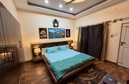 Allahabad Bed & Breakfast | Stay near Sangam River in Premium AC Room