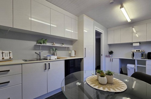 Exeter Apartment | Stay with Llamas in the Tamar Valley!