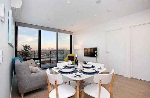 Northcote Apartment | StayCentral - Northcote Hill Penthouse - Campbell Grove, Northcote - 2 Bedrooms, 2 Beds, 1 Bathroom, 1 secure undercover parking spot.