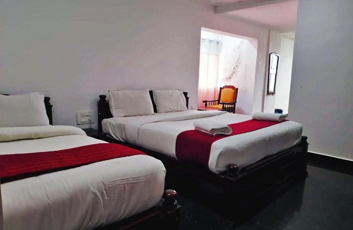 Mahadevpet Hotel | STAYMAKER Hotel Hill View