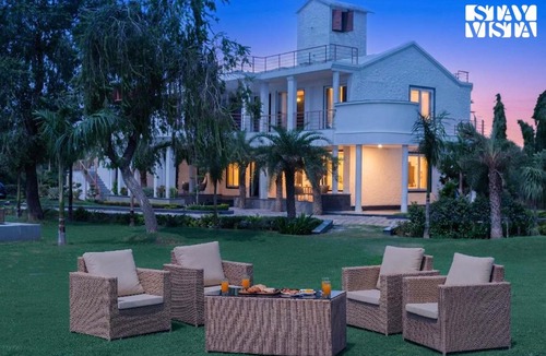 Taoru Villa | StayVista at Beyond the Ridge with BBQ & Bonfire