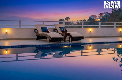 Kumarhatti Villa | StayVista at Gazania Villa with Outdoor Pool, Bonfire