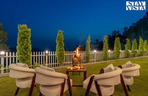 Kumarhatti Villa | StayVista at Gazania Villa with Outdoor Pool, Bonfire
