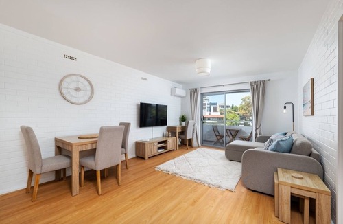 Mosman Park Apartment | Stirling Breeze – One Bedroom Apartment Near Beach & Transport