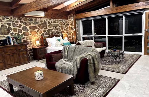Healesville Cottage | Stone Cottage in Healesville, 7min from town. Close to vineyards and restaurants