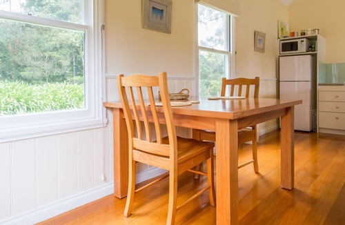 Red Hill South Hotel | Stringybark Cottage B&B